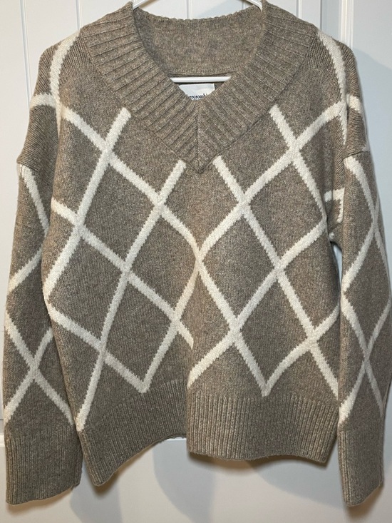 Abercrombie & Fitch Sweaters - Abercrombie & Fitch Oversized Boucle Sweater in a Tan Diamond Pattern